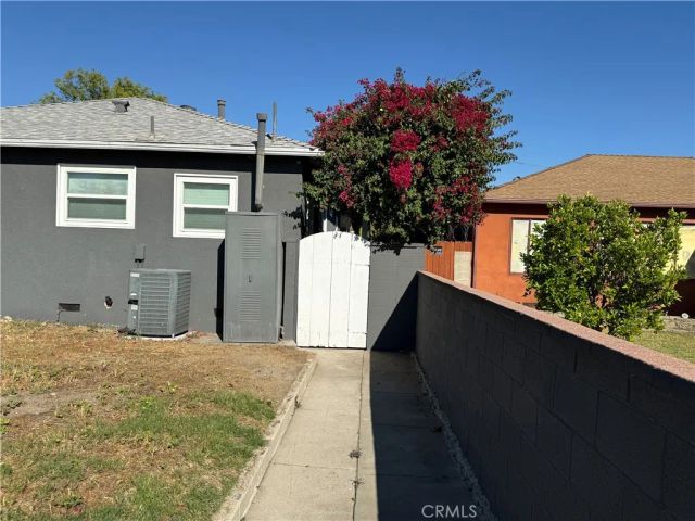 7358 Riverton, Sun Valley, CA 91352