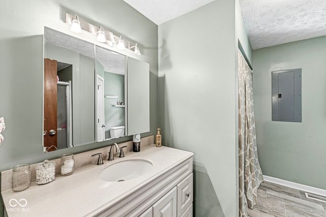 6617 S Lawndale Avenue, Indianapolis, IN 46221