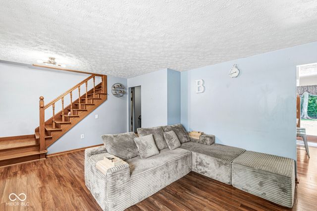 6617 S Lawndale Avenue, Indianapolis, IN 46221