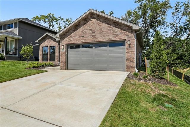 22692 W 87th Street, Lenexa, KS 66227