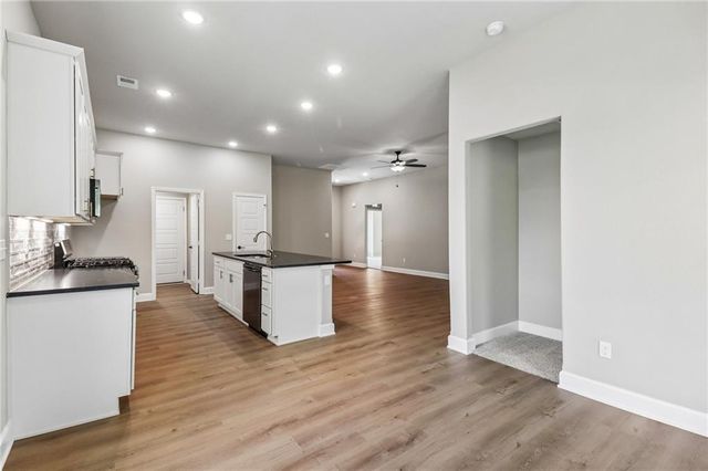 22692 W 87th Street, Lenexa, KS 66227