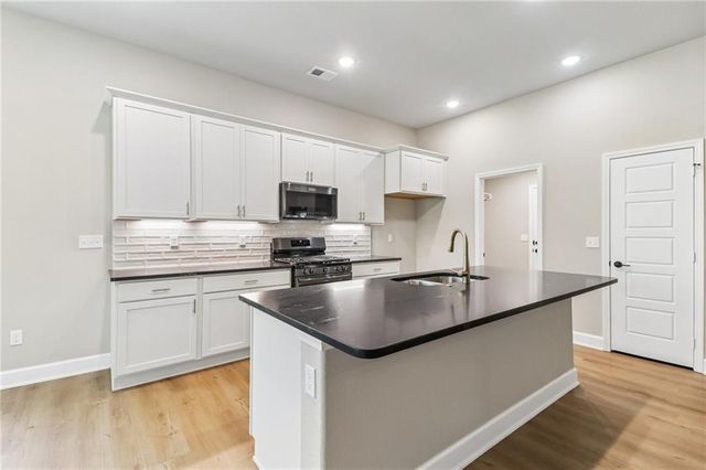 22692 W 87th Street, Lenexa, KS 66227