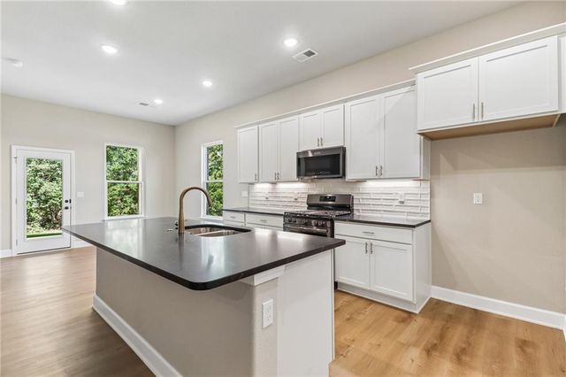 22692 W 87th Street, Lenexa, KS 66227