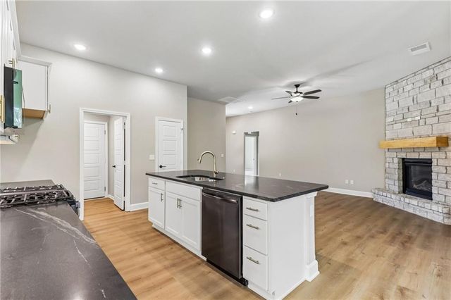 22692 W 87th Street, Lenexa, KS 66227