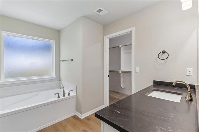 22692 W 87th Street, Lenexa, KS 66227