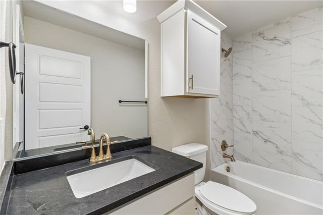 22692 W 87th Street, Lenexa, KS 66227