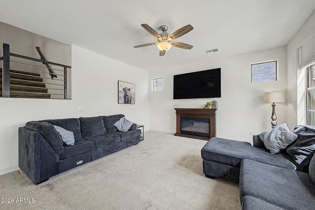 821 E SILVER FOX Way, Phoenix, AZ 85048