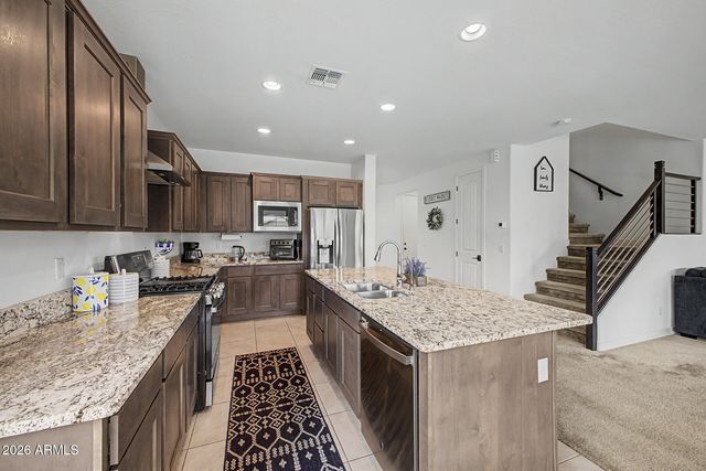 821 E SILVER FOX Way, Phoenix, AZ 85048