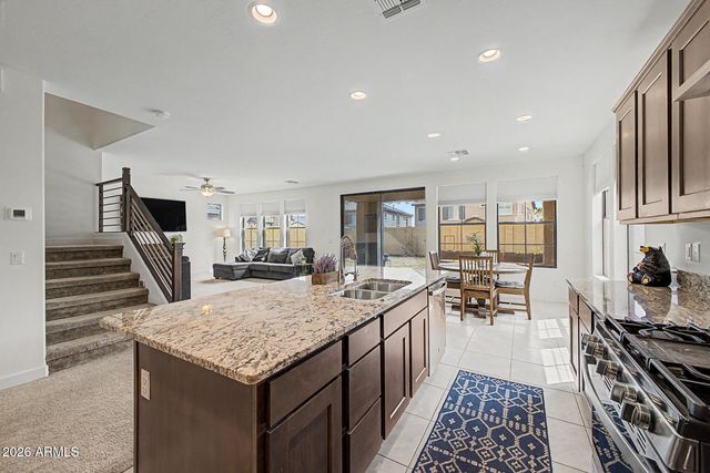 821 E SILVER FOX Way, Phoenix, AZ 85048