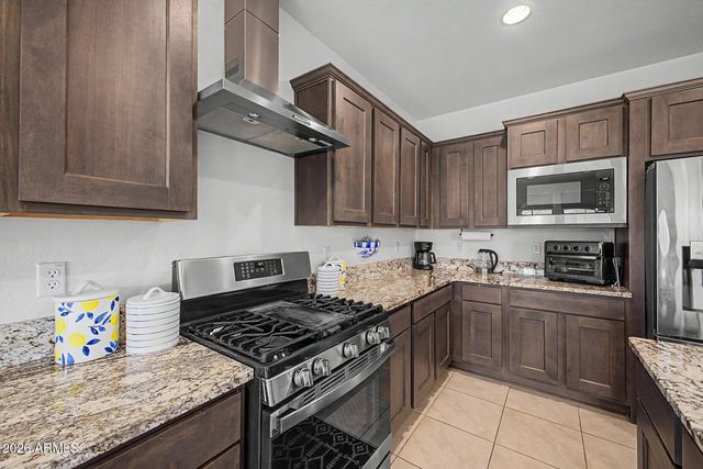 821 E SILVER FOX Way, Phoenix, AZ 85048