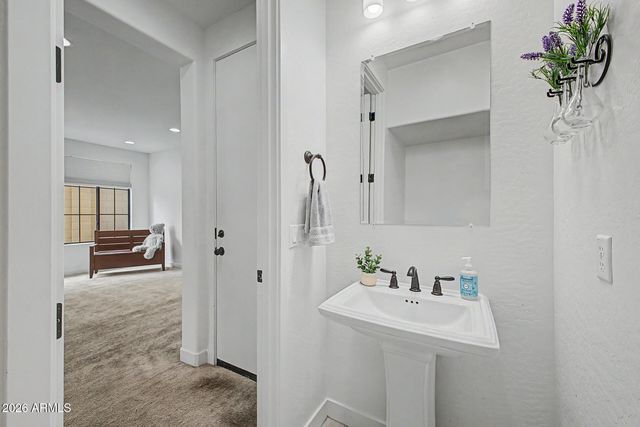 821 E SILVER FOX Way, Phoenix, AZ 85048