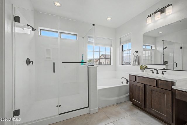 821 E SILVER FOX Way, Phoenix, AZ 85048