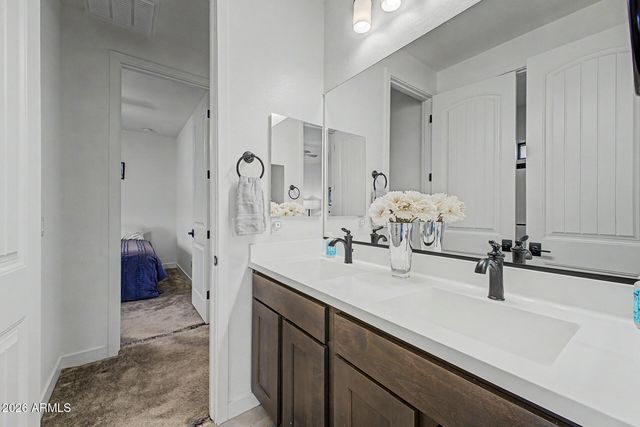 821 E SILVER FOX Way, Phoenix, AZ 85048