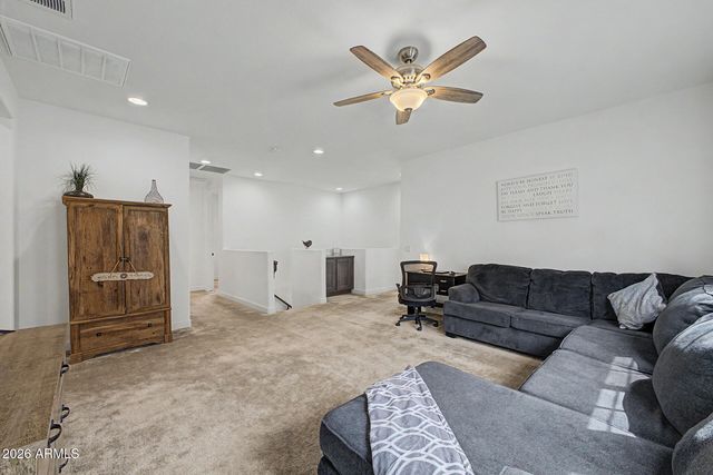 821 E SILVER FOX Way, Phoenix, AZ 85048