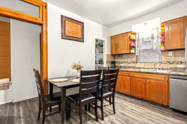 2420 S 61st Avenue, Cicero, IL 60804