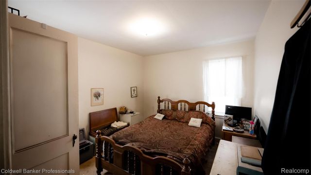 1207 E Butternut Avenue, Royal Oak, MI 48073