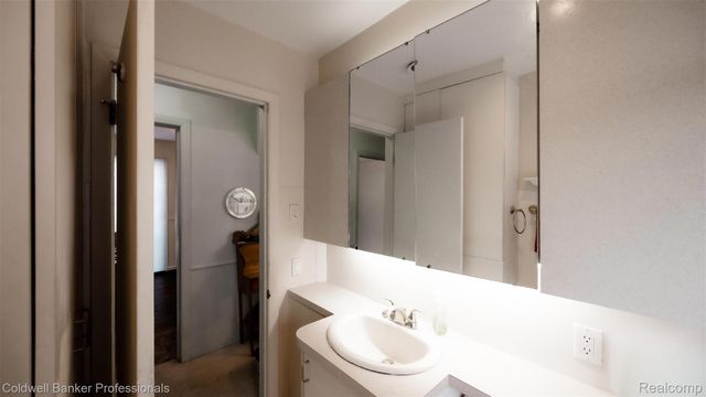 1207 E Butternut Avenue, Royal Oak, MI 48073