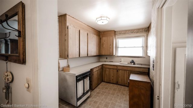 1207 E Butternut Avenue, Royal Oak, MI 48073