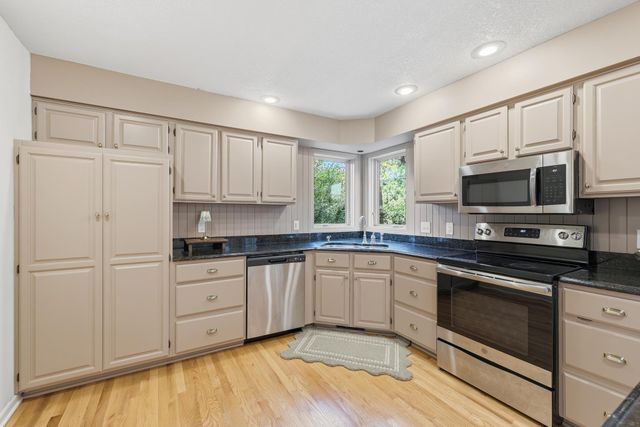 12846 Hialeah Path, Apple Valley, MN 55124