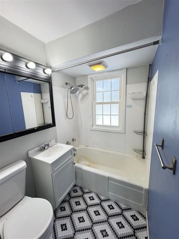 309 E Oak Grove Avenue, Parchment, MI 49004