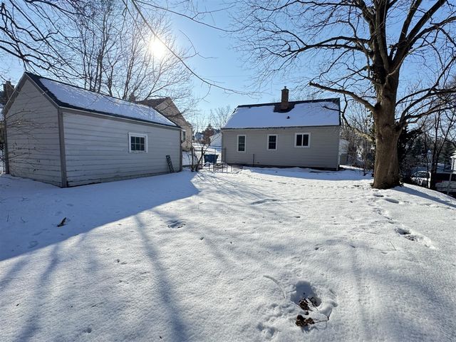 309 E Oak Grove Avenue, Parchment, MI 49004