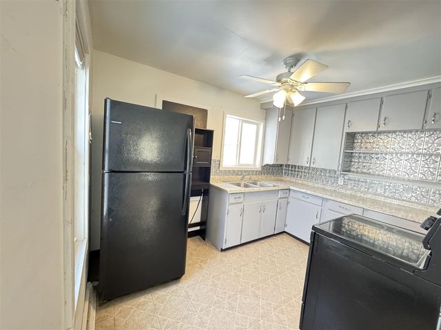 309 E Oak Grove Avenue, Parchment, MI 49004