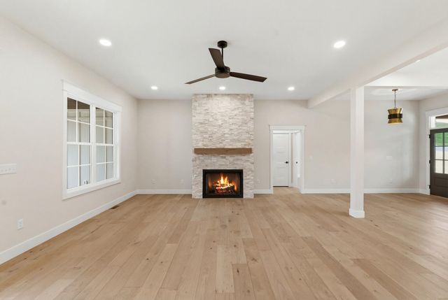 40 Waterfall Way, Somerset, KY 42503