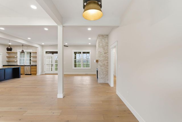 40 Waterfall Way, Somerset, KY 42503