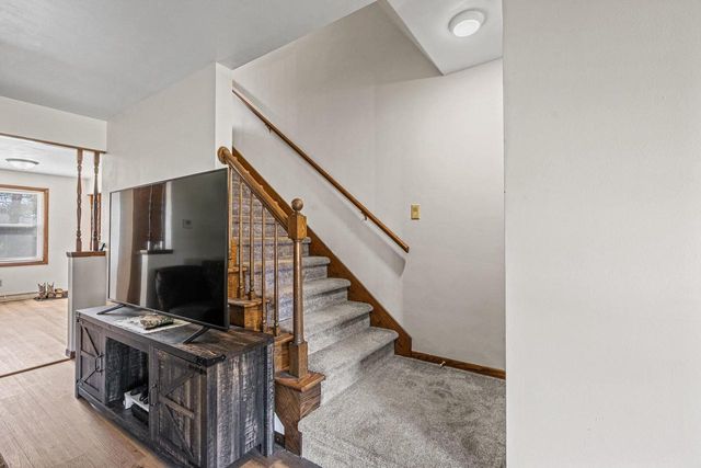706 N HAWTHORNE DRIVE, Appleton, WI 54915