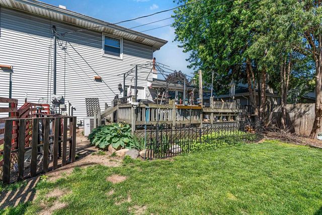 706 N HAWTHORNE DRIVE, Appleton, WI 54915