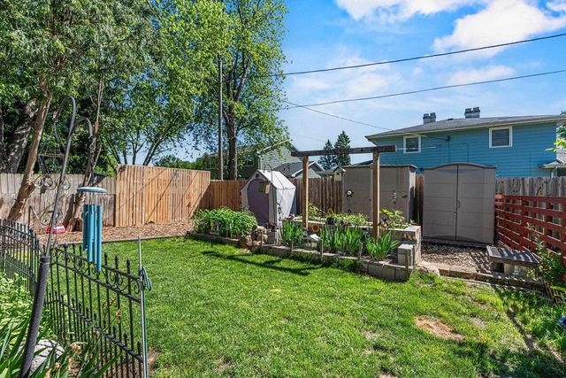 706 N HAWTHORNE DRIVE, Appleton, WI 54915