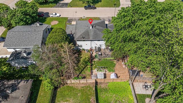 706 N HAWTHORNE DRIVE, Appleton, WI 54915