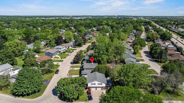 706 N HAWTHORNE DRIVE, Appleton, WI 54915