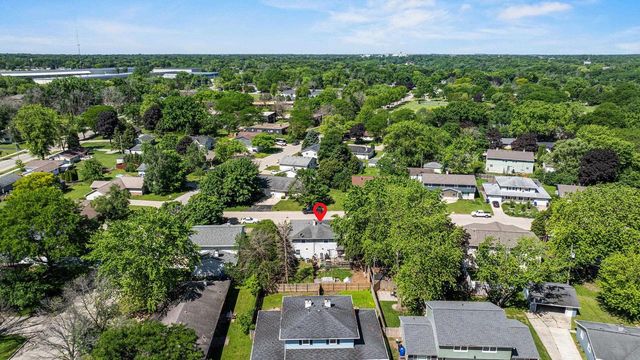 706 N HAWTHORNE DRIVE, Appleton, WI 54915