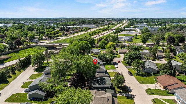 706 N HAWTHORNE DRIVE, Appleton, WI 54915
