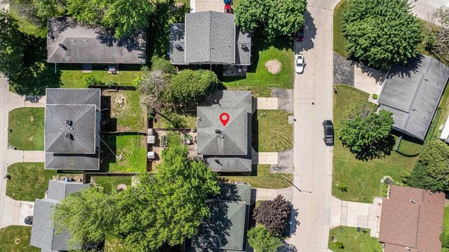 706 N HAWTHORNE DRIVE, Appleton, WI 54915