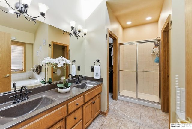 3904 S 184 Avenue, Omaha, NE 68130