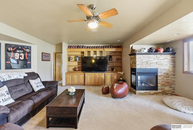 3904 S 184 Avenue, Omaha, NE 68130