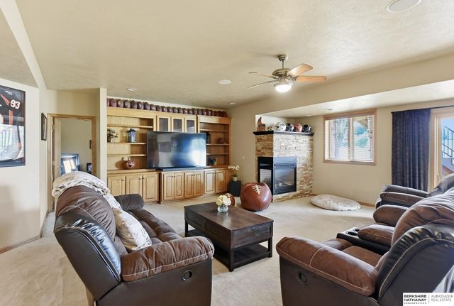 3904 S 184 Avenue, Omaha, NE 68130