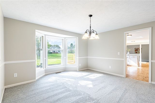 3 Hidden Mdw, Penfield, NY 14526