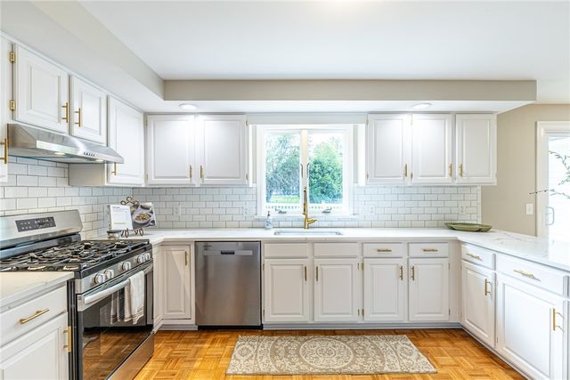 3 Hidden Mdw, Penfield, NY 14526