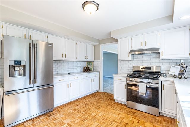 3 Hidden Mdw, Penfield, NY 14526