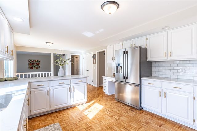 3 Hidden Mdw, Penfield, NY 14526