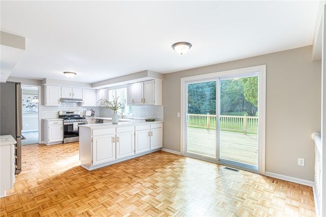 3 Hidden Mdw, Penfield, NY 14526