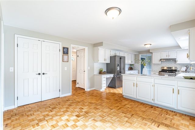 3 Hidden Mdw, Penfield, NY 14526