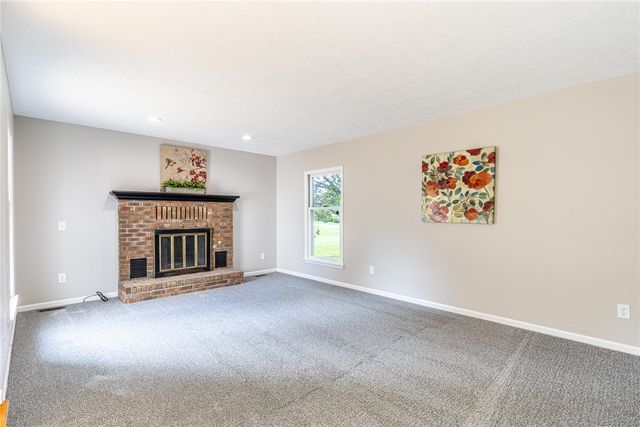 3 Hidden Mdw, Penfield, NY 14526