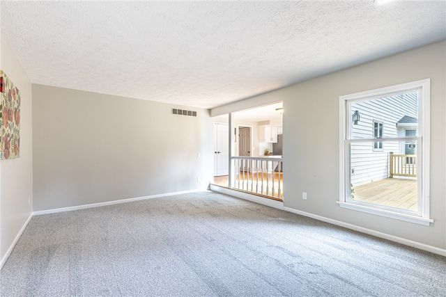 3 Hidden Mdw, Penfield, NY 14526