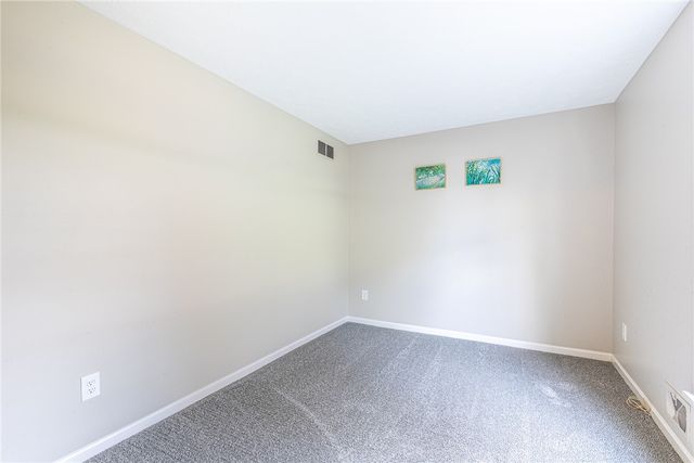 3 Hidden Mdw, Penfield, NY 14526
