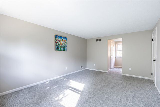 3 Hidden Mdw, Penfield, NY 14526