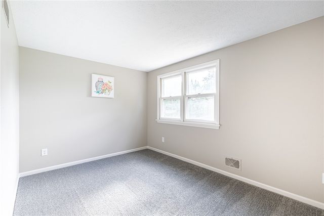 3 Hidden Mdw, Penfield, NY 14526